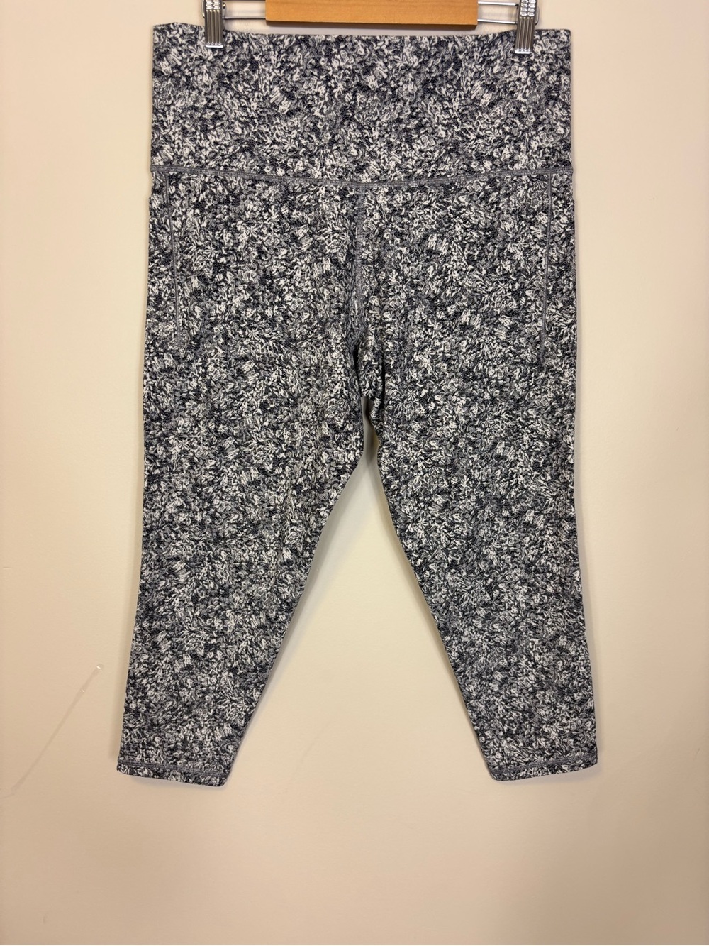 Athleta Salutation Stash Pocket II Textured 7/8 Tight Black White 1X NN
